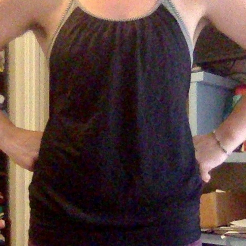 Lululemon Workout Top - Picture 4 of 5